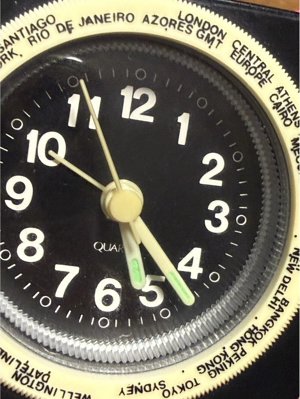 Compact travel world alarm clock 90s.
